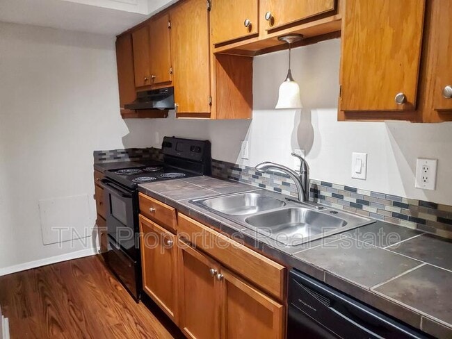 Photo - 304 Manuel Dr Unit C