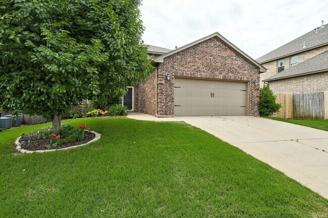 Photo - Beautiful 4 Bedroom Home in Surrey Hills!