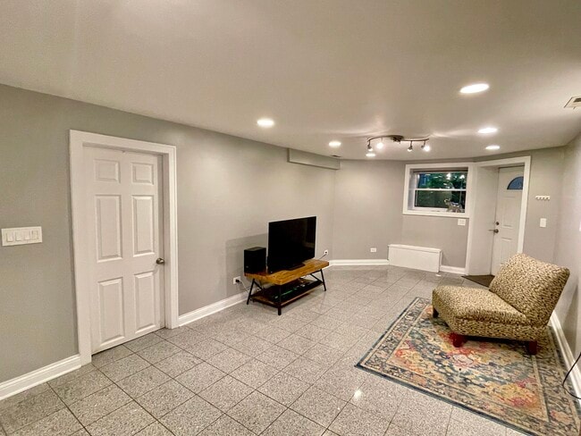 Photo - 2217 W Giddings St Unit G