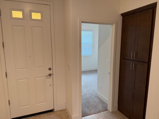 Photo - Lovely 4 Bedroom Home With Easy Landscaping And Beautiful Interior