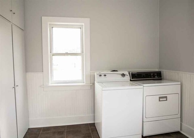 Photo - 108 N Main St