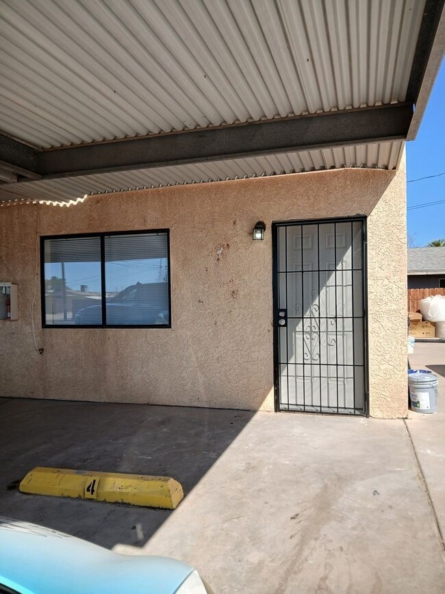 Building Photo - 305 N Lake Ave Unit Apt 4