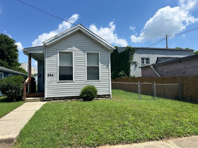 Building Photo - 684 Williams Ave