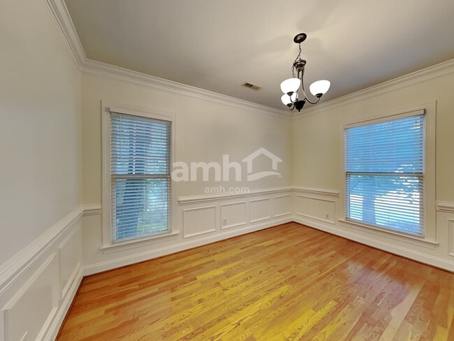 Photo - 8005 Red Oaks Trl