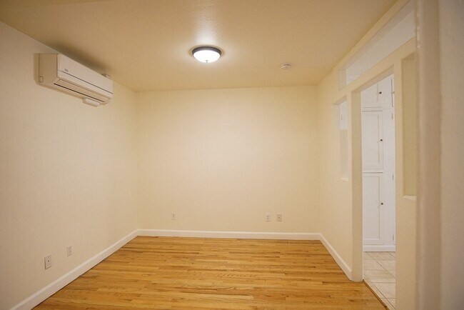 Photo - Paris on Mississippi! Fabulous 1Bdr Ready ... Unit 06