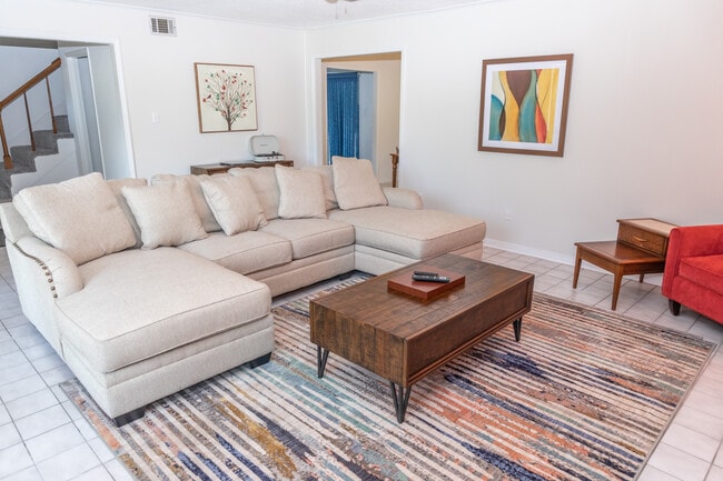 Photo - 105 Linnet Dr