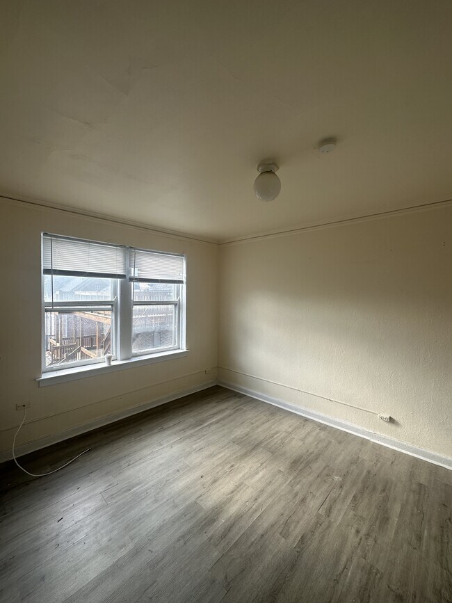 Photo - 633 W Deming Pl