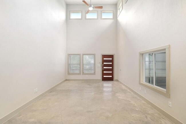 Photo - 3202 Merrie Lynn Ave