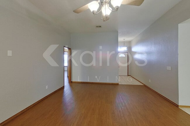 Photo - 521 SW 163rd St