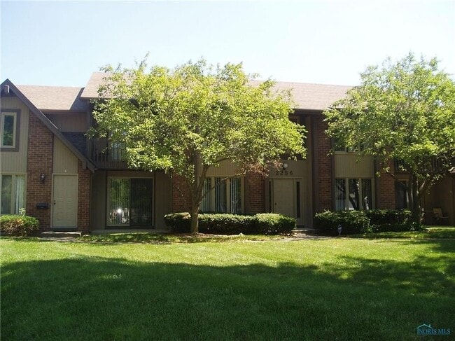 Building Photo - 2256 Rockspring Rd Unit #5