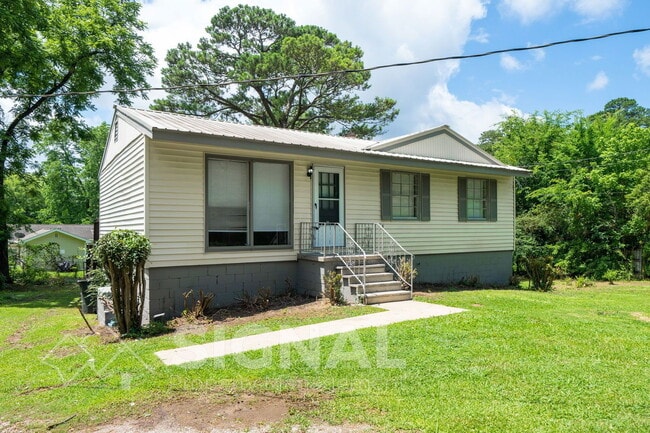 Photo - 1652 Roberta Ln