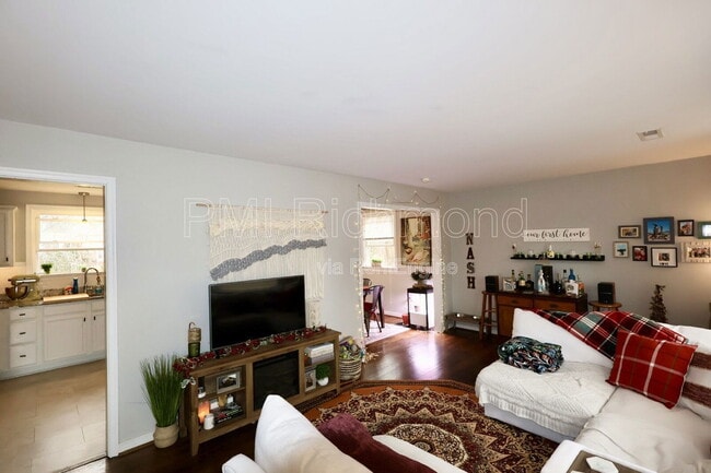 Photo - 3012 Elmbrook Rd