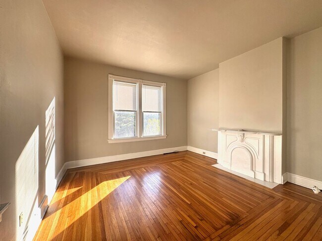 Building Photo - 30 Conklin St Unit 2