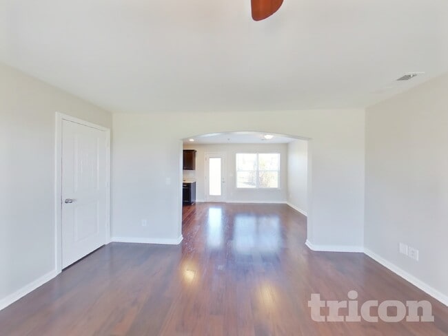 Photo - 323 Stratford Park Blvd