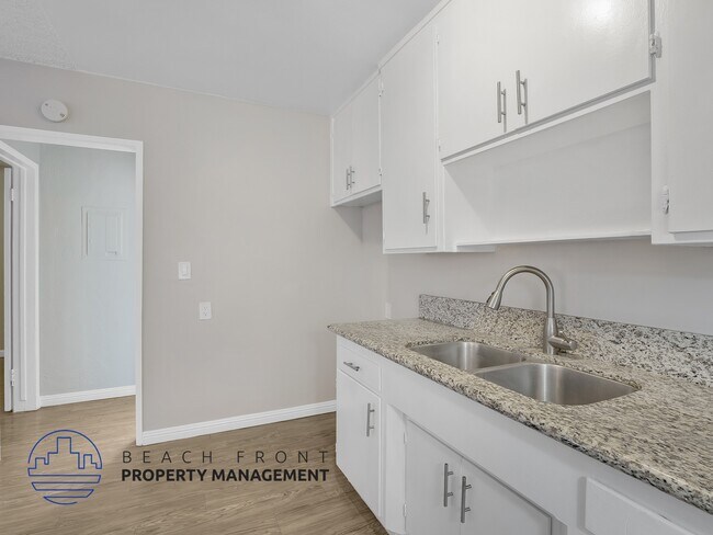 1010-1020, 1028 Orange Ave.