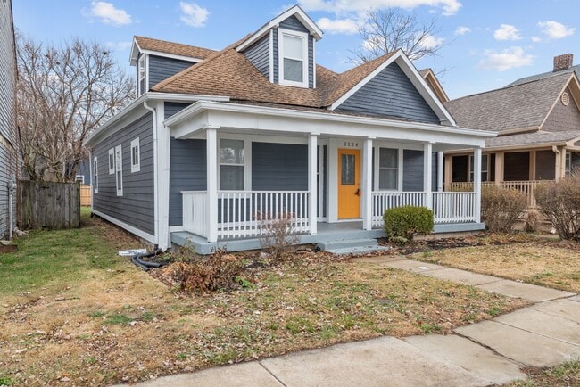 Building Photo - 2224 N Kenwood Ave
