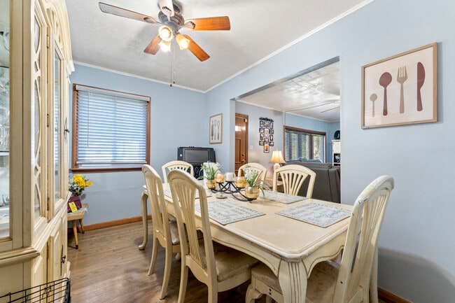 Photo - 253 E Grand Ave