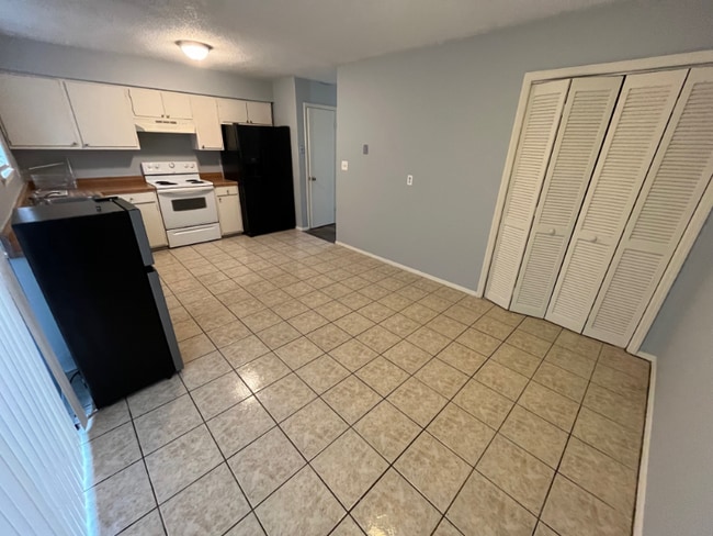 Photo - 112 Carriage Pl Unit Apt 2