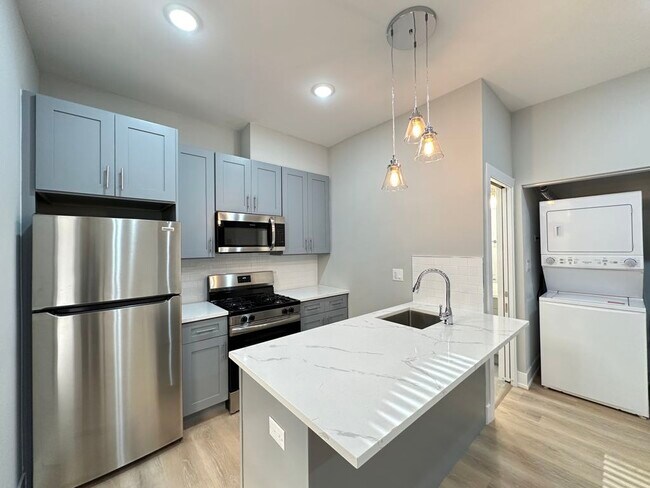 419 W Belden Ave Unit 02