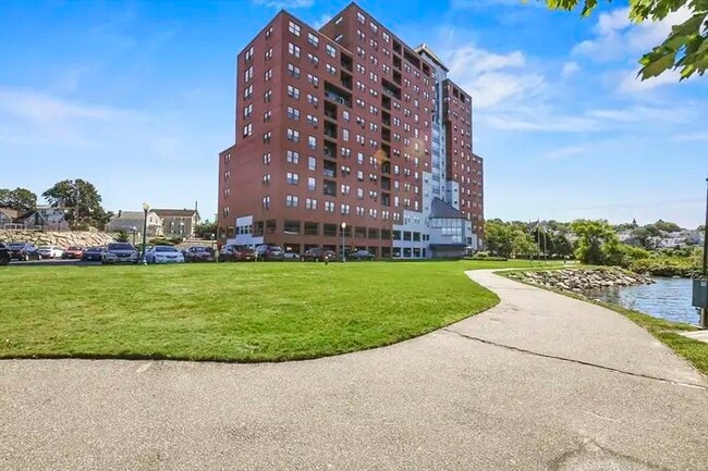 Building Photo - 750 Davol St Unit #119