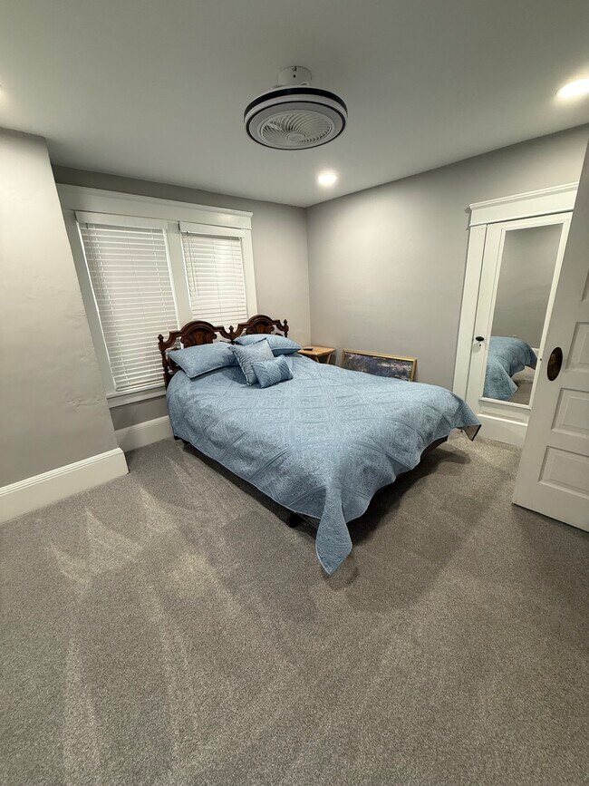 Photo - 852 Aetna St