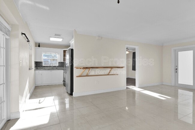 Photo - 1821 Montague St