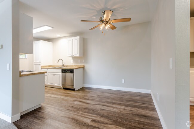 1BR, 1BA - 725 SF