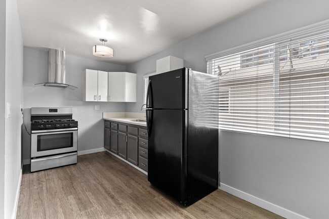 Photo - 539 E 11th St Unit 03