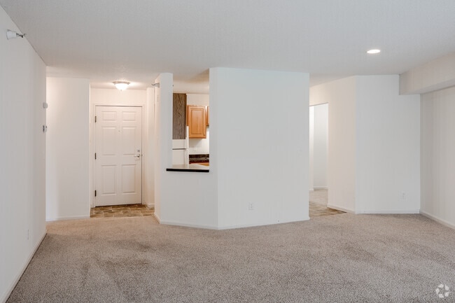 1BR, 1BA - 1C 925 SF