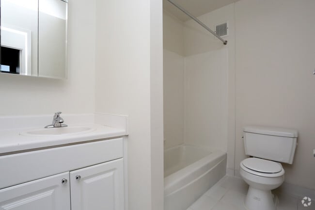 2 Bedroom 2 Bath-Hall Bathroom