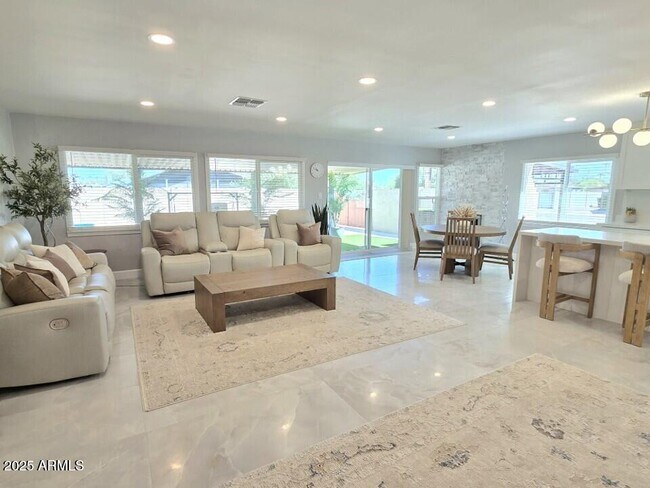 Building Photo - 2848 E Turquoise Dr