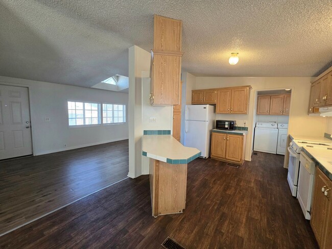 Photo - 4 Bedroom Rose Gardens Estates available for Immediate Move-In!!!
