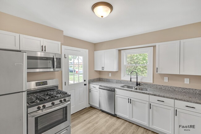Photo - 2059 Downey Rd