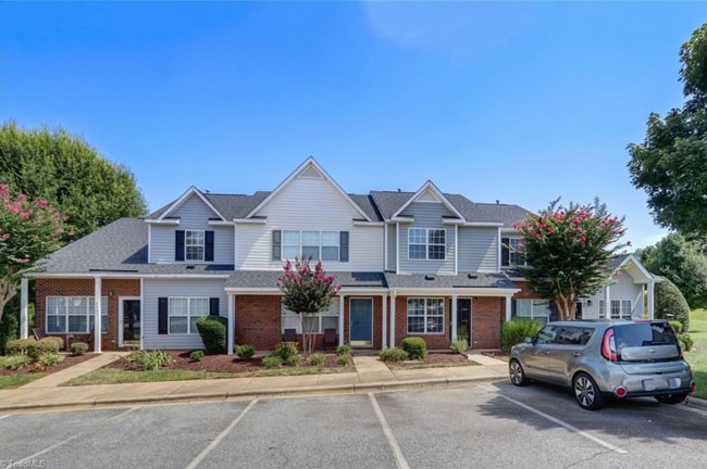 Photo - Amazing 2 bedroom 2.5 bathroom townhouse in NW Greensboro Keswick Place. Lawn care included.