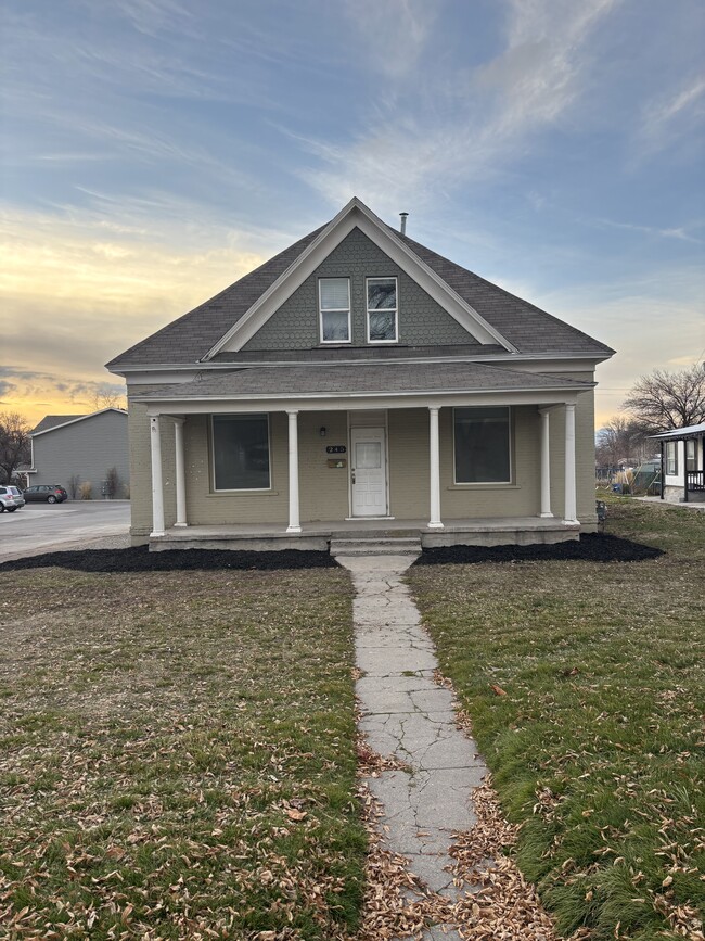 Building Photo - 245 N Main St