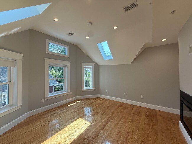 Building Photo - 86 Orchard St Unit 3 Rental