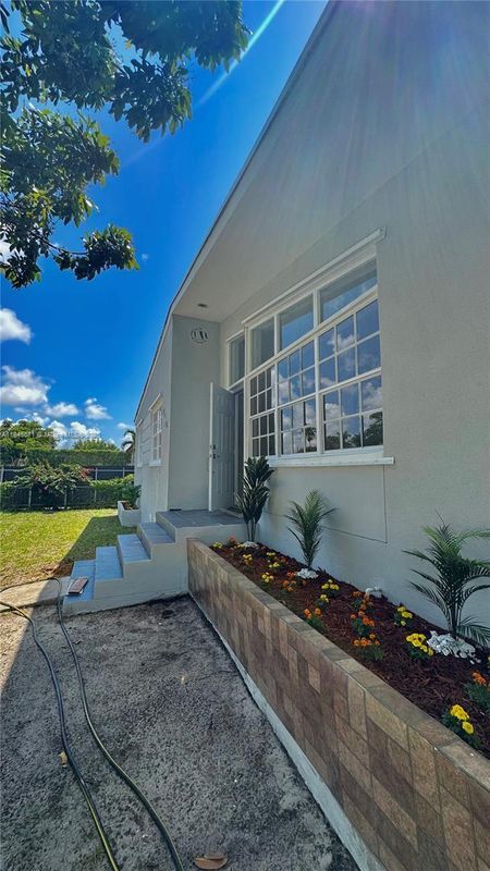 Photo - 8350 SW 32nd St