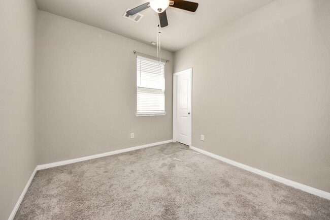 Photo - 17630 Holroyd Rd