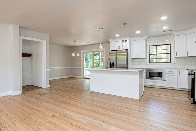 Photo - 652 Little Neck House for rent in Virginia...