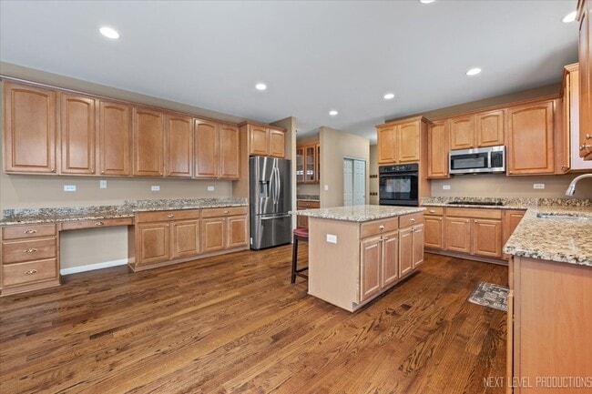 Photo - 706 Versailles Pkwy