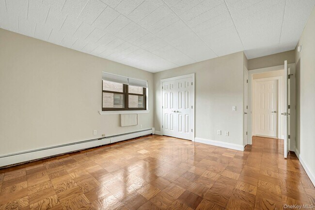 Photo - 505 White Plains Rd Unidad 1B