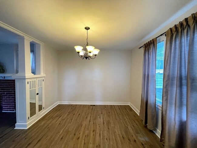 Photo - 3 bed 1 bath - great Brentwood location, central air, nice updates