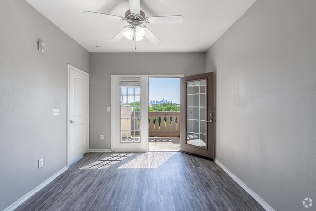 2BR, 2BA - 944SF - Bedroom