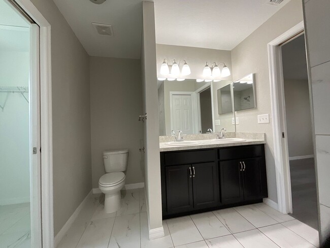 Photo - Custom Home - Desirable SE Ocala Neighborhood 3/2/2 **Won't Last**