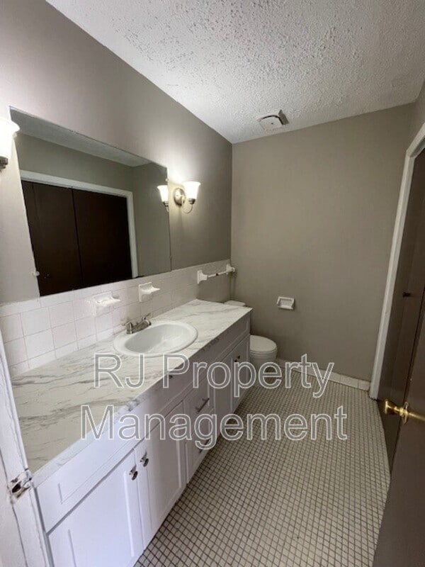 Photo - 5580 Apple Blossom Dr