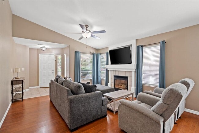 Photo - Beautiful Bright 3 Bedroom Single Story Home with Expansive Kitchen and Gorgeous Backyard