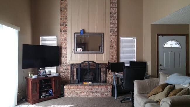 Photo - 2 bed 2 bath, fenced yard corner lot!