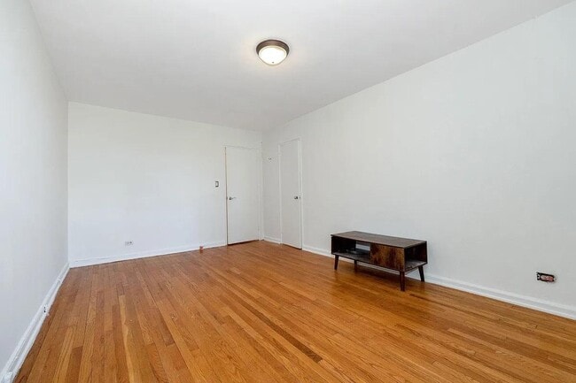 Photo - 445 W 240th St