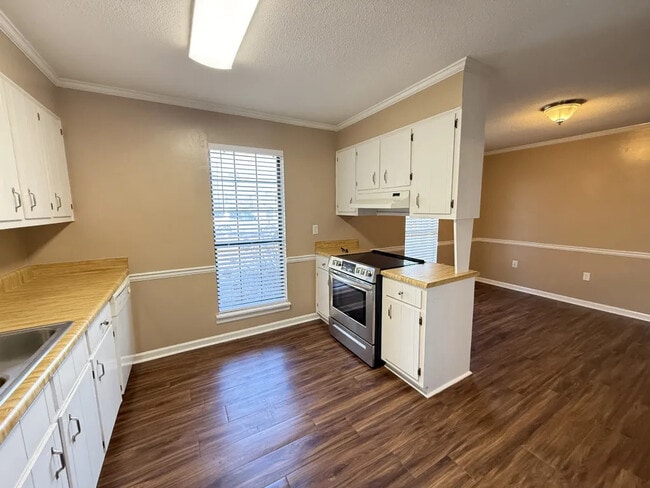 Photo - 4082 Spencer St