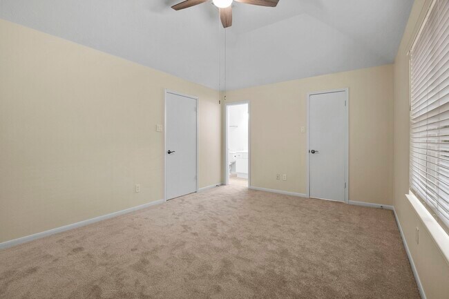 Photo - 13 E Willowood Ct